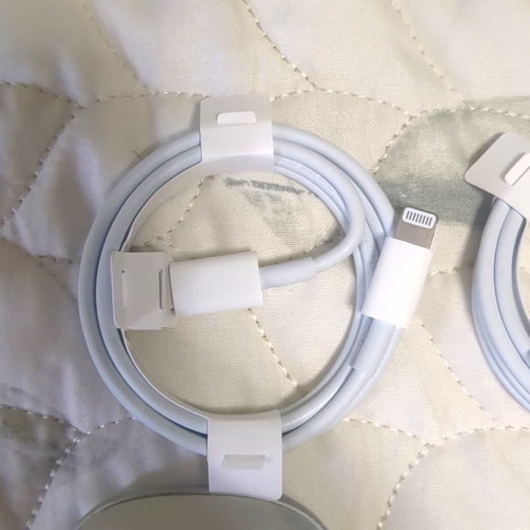 Apple magic mouse model A1657 - USED - Picture 4 of 8